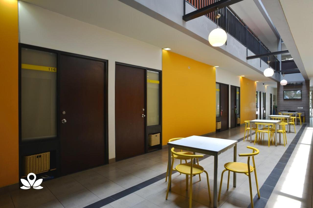 Zen Rooms Setiabudi Barat Джакарта Экстерьер фото